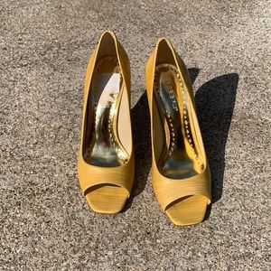 BCBG Open-toes Heels sz 9
